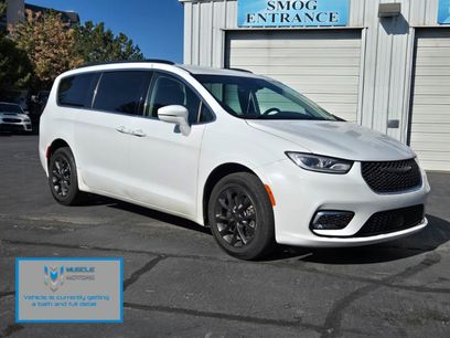 Used 2022 Chrysler Pacifica Touring-L