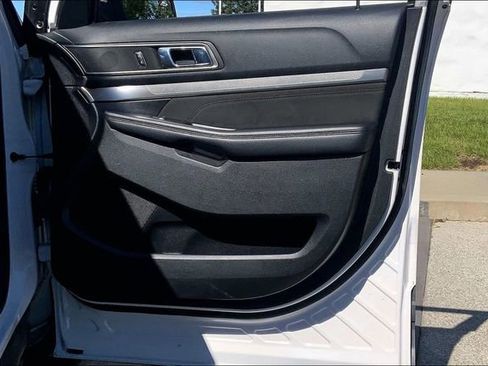 Used 2018 Ford Explorer XLT w/ Equipment Group 202A FWD image 23