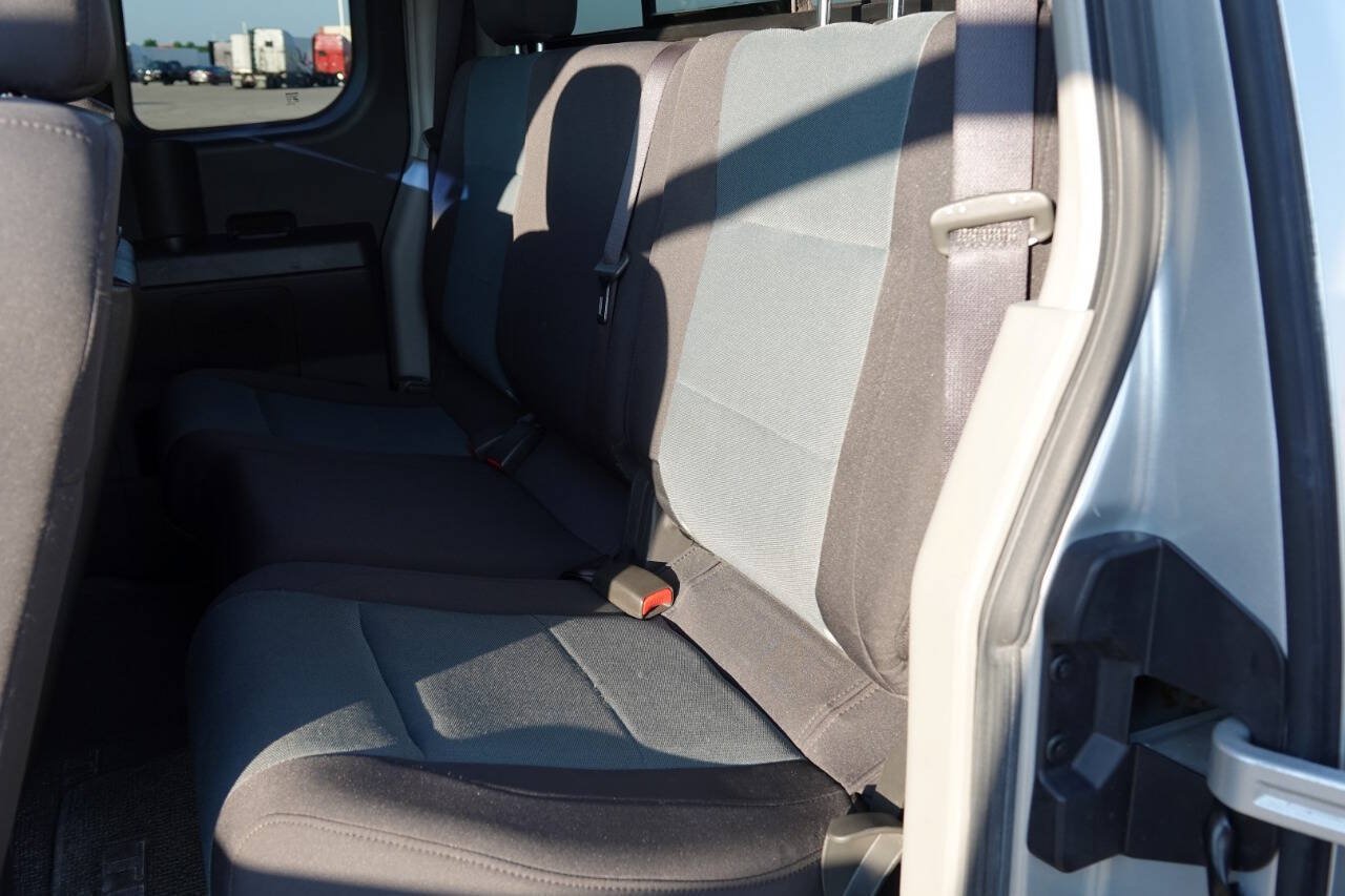 Used 2004 Nissan Titan XE w/ (PRF) Preferred Pkg AWD/4WD image 57
