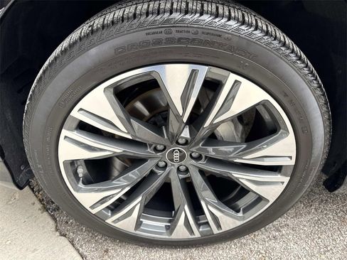 Used 2025 Audi Q8 Premium Plus image 11