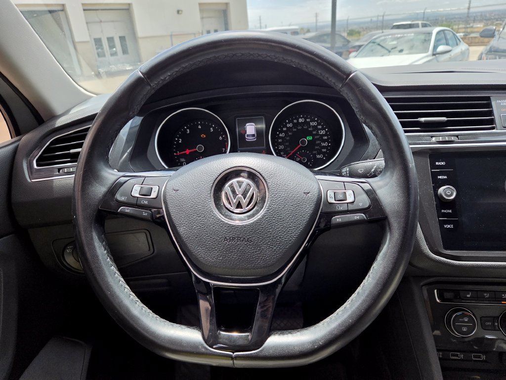 Used 2018 Volkswagen Tiguan SE FWD image 17