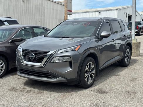 Used 2023 Nissan Rogue SV image 3