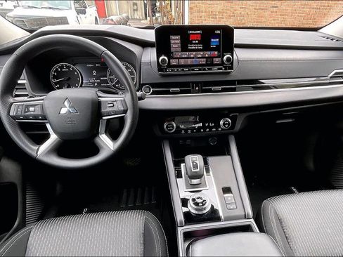 Used 2022 Mitsubishi Outlander ES AWD/4WD image 14