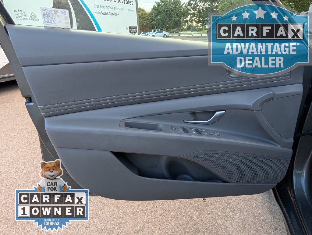 Used 2025 Hyundai Elantra SEL FWD image 17