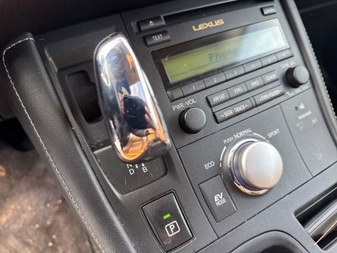 Used 2013 Lexus CT 200h image 22