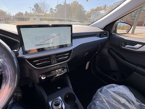 New 2025 Ford Escape Plug-in Hybrid w/ PHEV Premium Package image 12