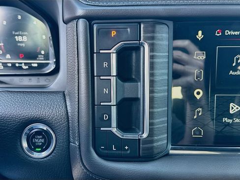 Used 2023 GMC Yukon Denali RWD image 17