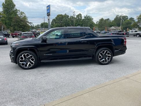 New 2024 Chevrolet Silverado EV RST AWD/4WD image 5