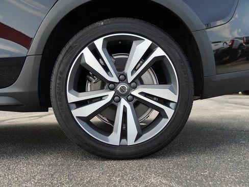 Used 2024 Volvo V60 B5 Cross Country Plus image 7