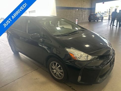 Used 2017 Toyota Prius V Four w/ Carpet Mat Package FWD image 2