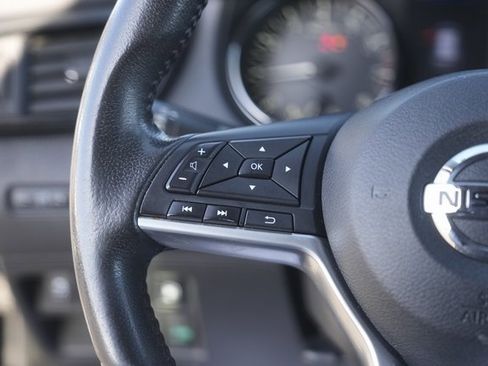 Used 2019 Nissan Rogue SV image 22