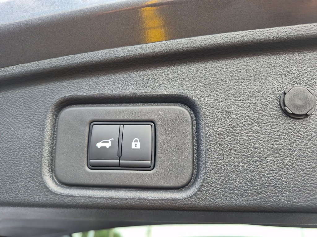 Used 2025 Nissan Pathfinder SV w/ SV Premium Package FWD image 27