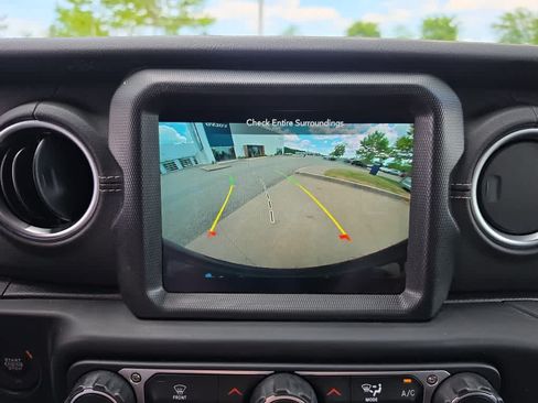 Used 2023 Jeep Wrangler Unlimited Sahara AWD/4WD image 19