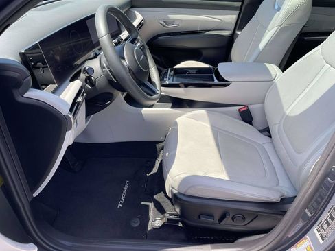 Used 2025 Hyundai Tucson Limited FWD image 12