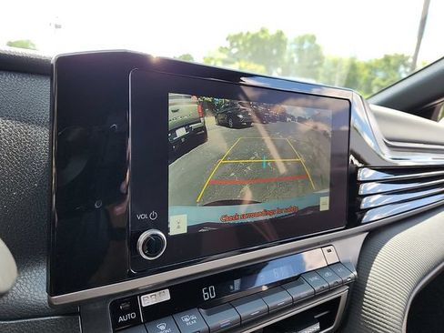 Used 2025 Toyota Camry SE FWD image 18
