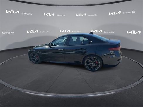 Used 2017 Alfa Romeo Giulia Ti w/ TI 19" Sport Package image 13