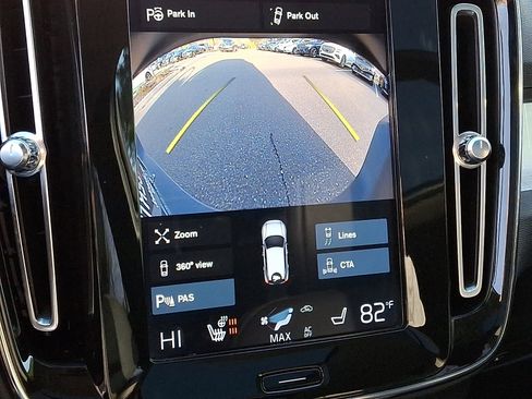 Used 2019 Volvo XC40 T5 Momentum image 21