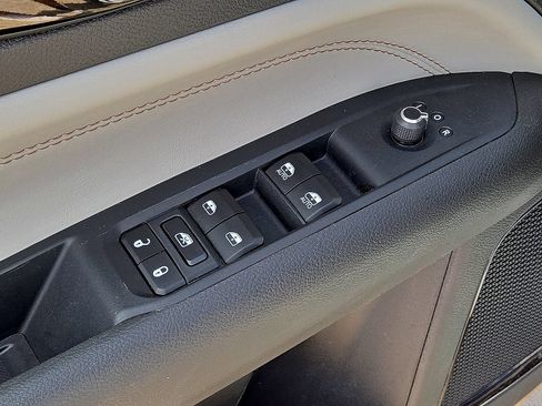 Used 2025 Jeep Compass Limited AWD/4WD image 21
