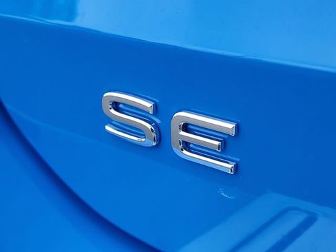 New 2025 Volkswagen Taos SE image 6