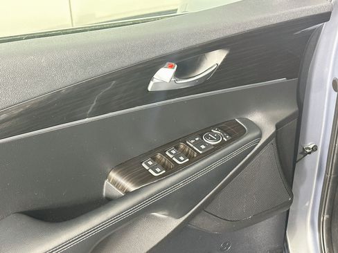 Used 2019 Kia Sorento FWD image 15