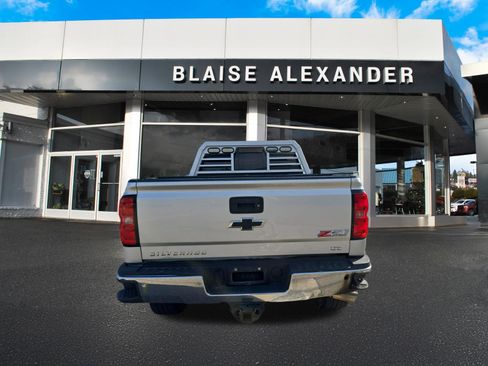 Used 2019 Chevrolet Silverado 2500 LTZ w/ Vortec Plus Package AWD/4WD image 4
