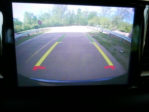 Used 2022 Chrysler Voyager LX image 15