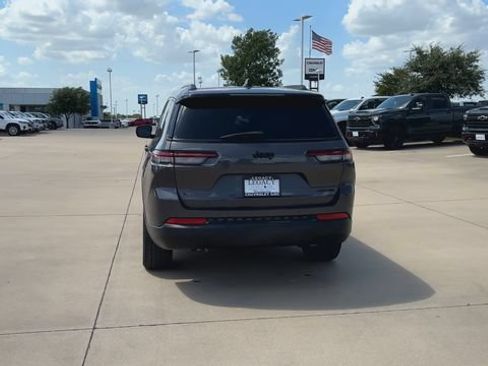 Used 2022 Jeep Grand Cherokee L Limited w/ Black Appearance Package RWD image 7