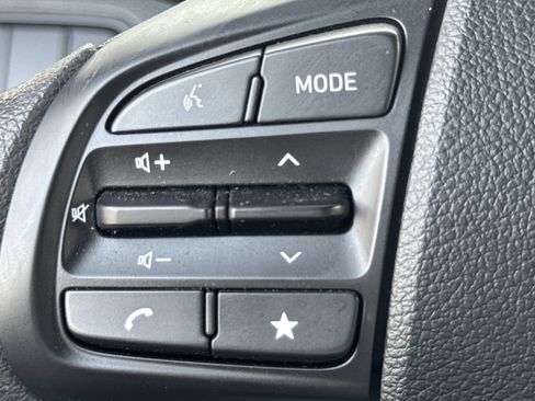 Used 2025 Hyundai Venue SE FWD image 24
