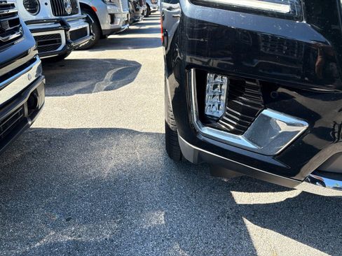 Used 2021 GMC Yukon SLT w/ SLT Premium Package AWD/4WD image 5