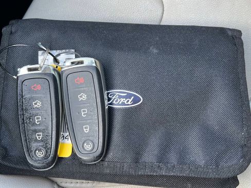 Used 2017 Ford Focus Titanium FWD image 27