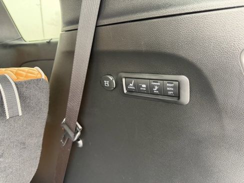 Used 2022 Chrysler Pacifica Pinnacle image 16