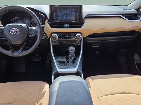 Used 2021 Toyota RAV4 XLE w/ Convenience Package FWD image 12