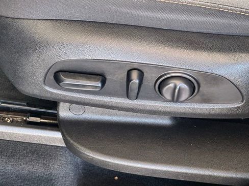 Used 2019 Chevrolet Traverse LT image 32