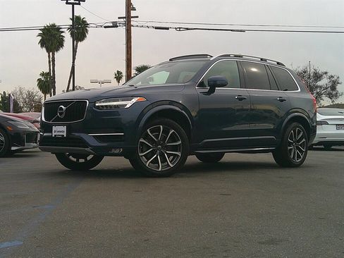 Used 2019 Volvo XC90 T6 Momentum image 1