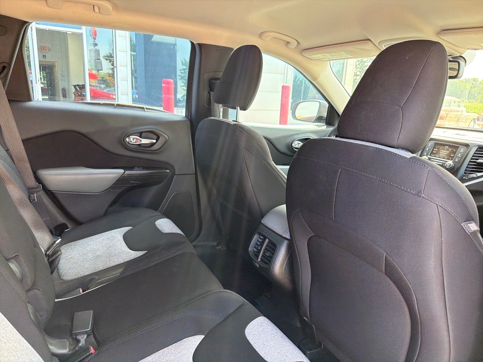 Used 2014 Jeep Cherokee Sport FWD image 24