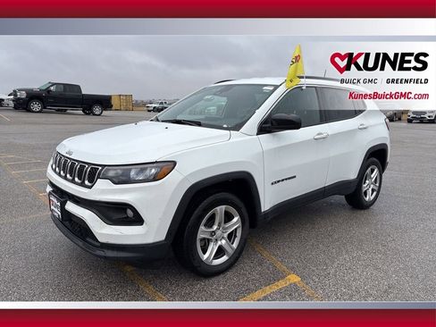 Used 2023 Jeep Compass Latitude AWD/4WD image 3