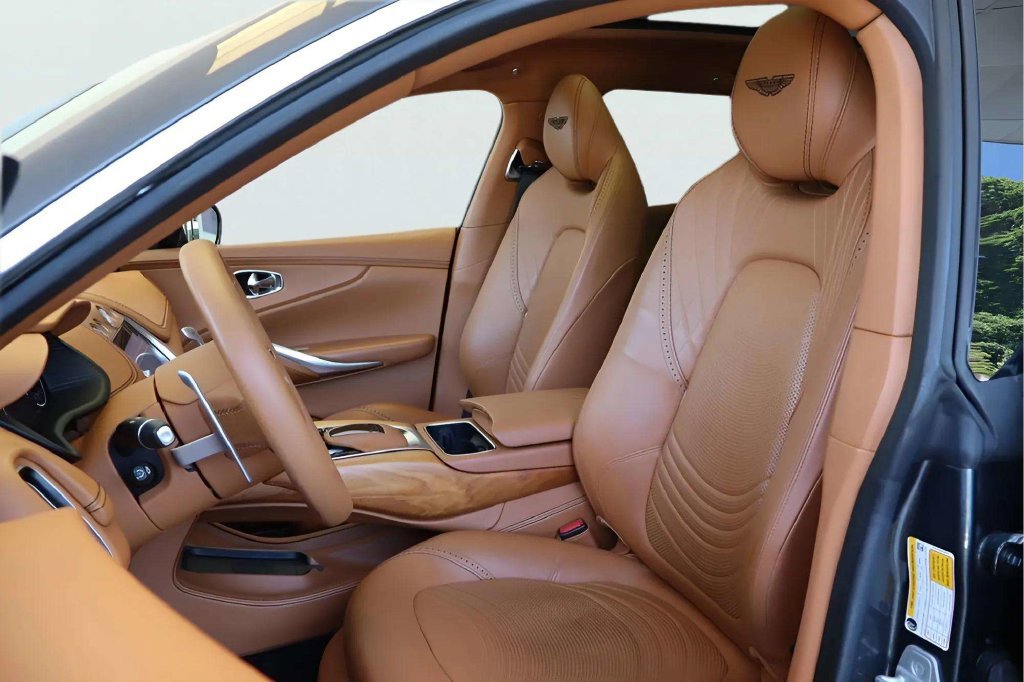 Used 2022 Aston Martin DBX AWD/4WD image 11