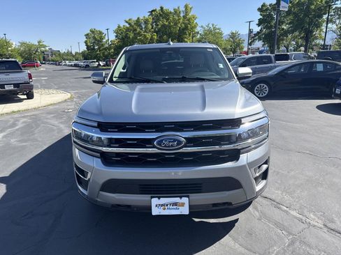 Used 2023 Ford Expedition Limited AWD/4WD image 3