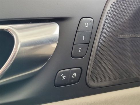 New 2026 Volvo XC60 B5 Ultra w/ Protection Package Premier image 23