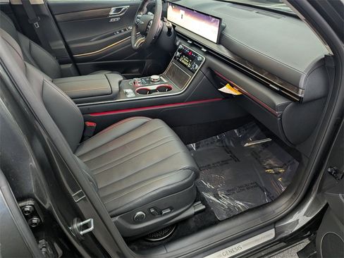 Used 2025 Genesis GV80 2.5T Select image 12