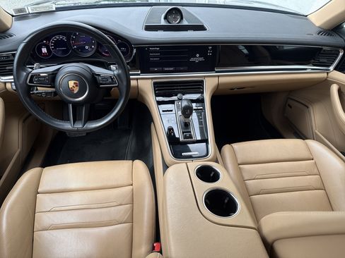 Used 2022 Porsche Panamera image 4