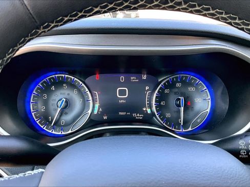 Used 2023 Chrysler Pacifica Touring-L FWD image 24