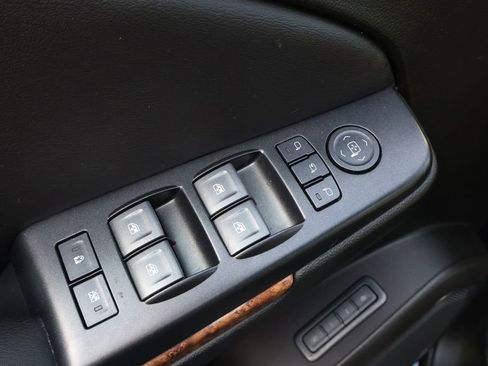 Used 2020 Chevrolet Tahoe Premier AWD/4WD image 16