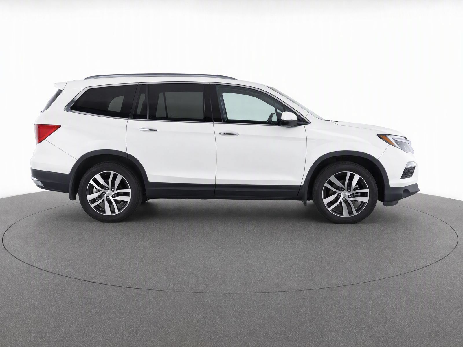 Used 2017 Honda Pilot Touring image 4