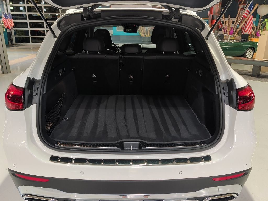 Used 2025 Mercedes-Benz GLC 300 4MATIC image 15