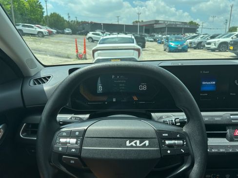 Used 2025 Kia K4 FWD image 29