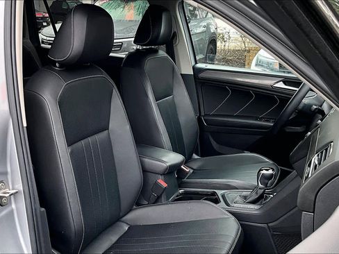 Used 2022 Volkswagen Tiguan SE image 7