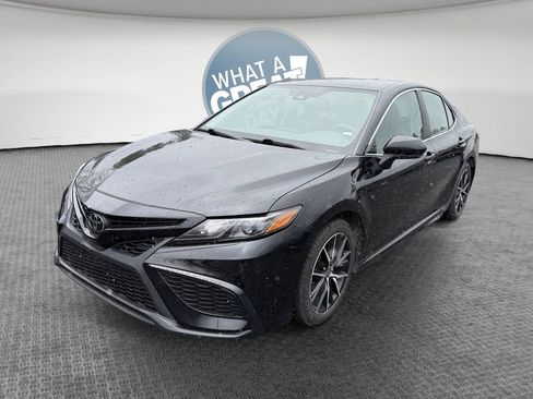 Used 2023 Toyota Camry SE image 7