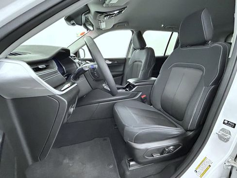 Certified 2023 Jeep Grand Cherokee Laredo image 10