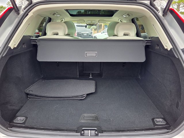 Certified 2024 Volvo XC60 B5 Core w/ Protection Package Premier AWD/4WD image 19